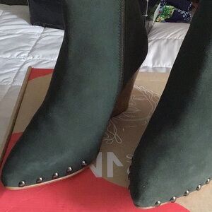 Green wedge heel